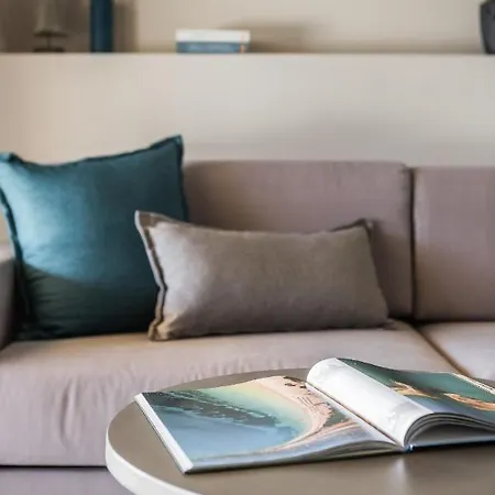 Laoura Willa Svoronata