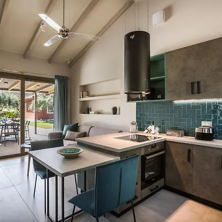 Laoura Willa Svoronata